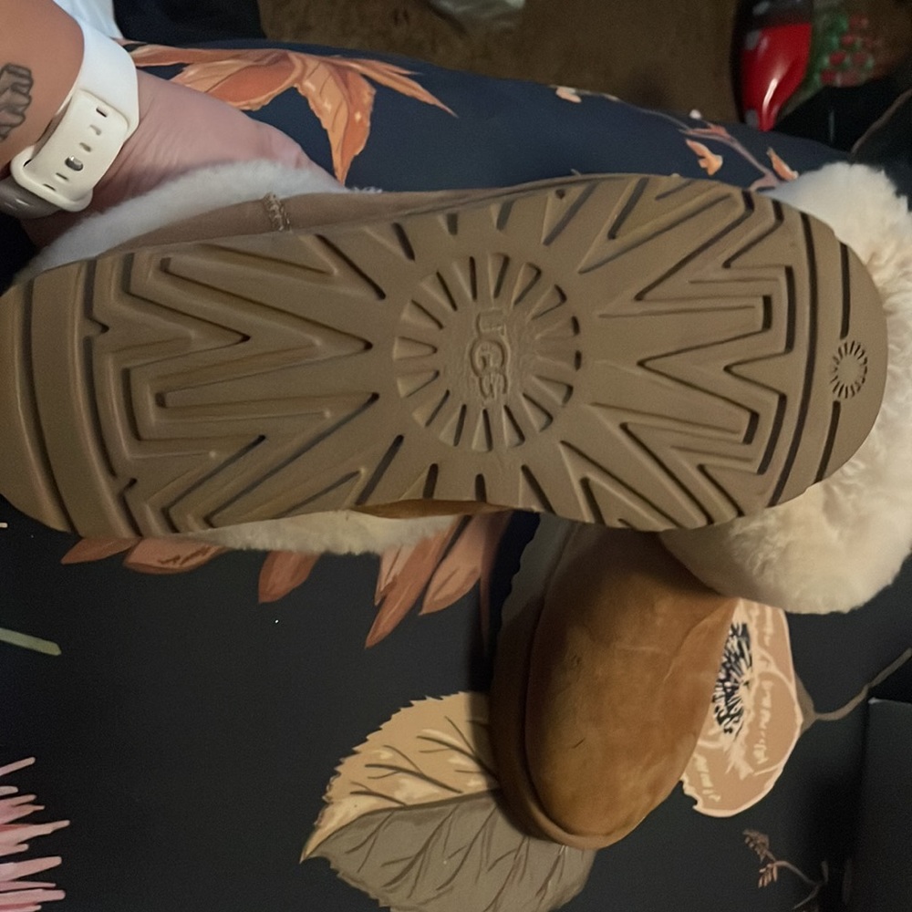 Uggs - Picture 3 of 3